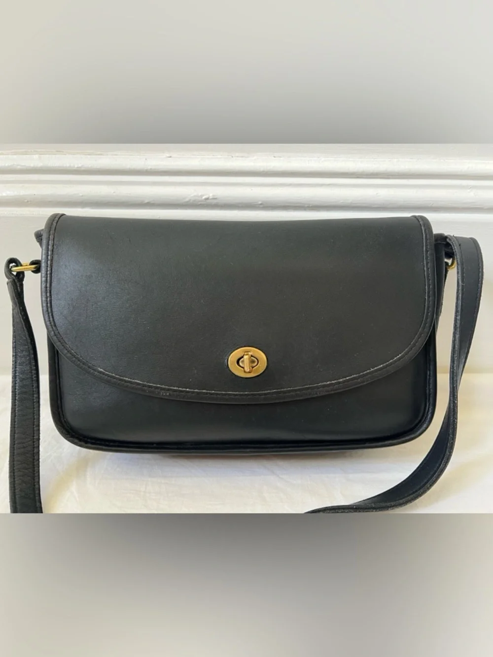 Vintage Coach Black Leather Crossbody with Gold Turn-Lock Made in USA - Picture 5 of 7